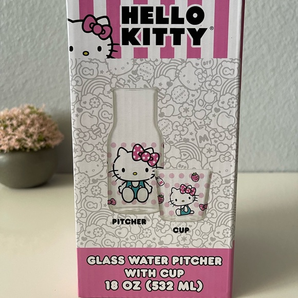 Hello Kitty Cup and small pitcher - Picture 3 of 5